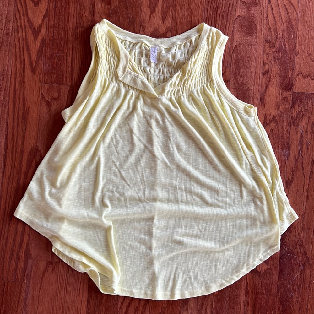 Boutique top in sunshine yellow!